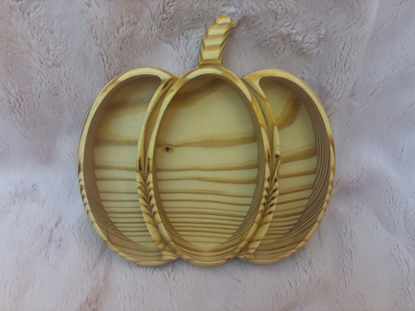 Pumpkin Tray in Pine
